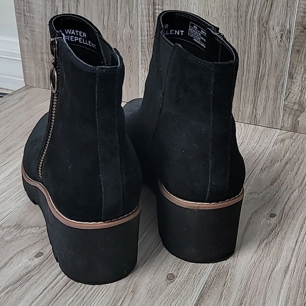 Vionic - Hazel Black Suede Wedge Boot